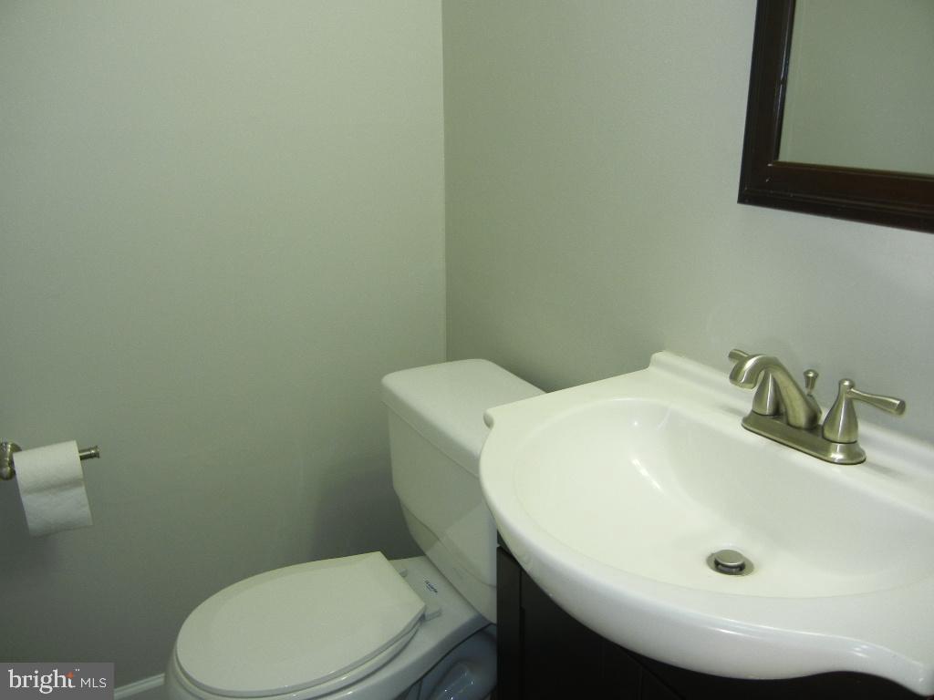 141 Eaves Mill Road Medford, NJ 08055 - Photo 10 of 35 Powder room - main level