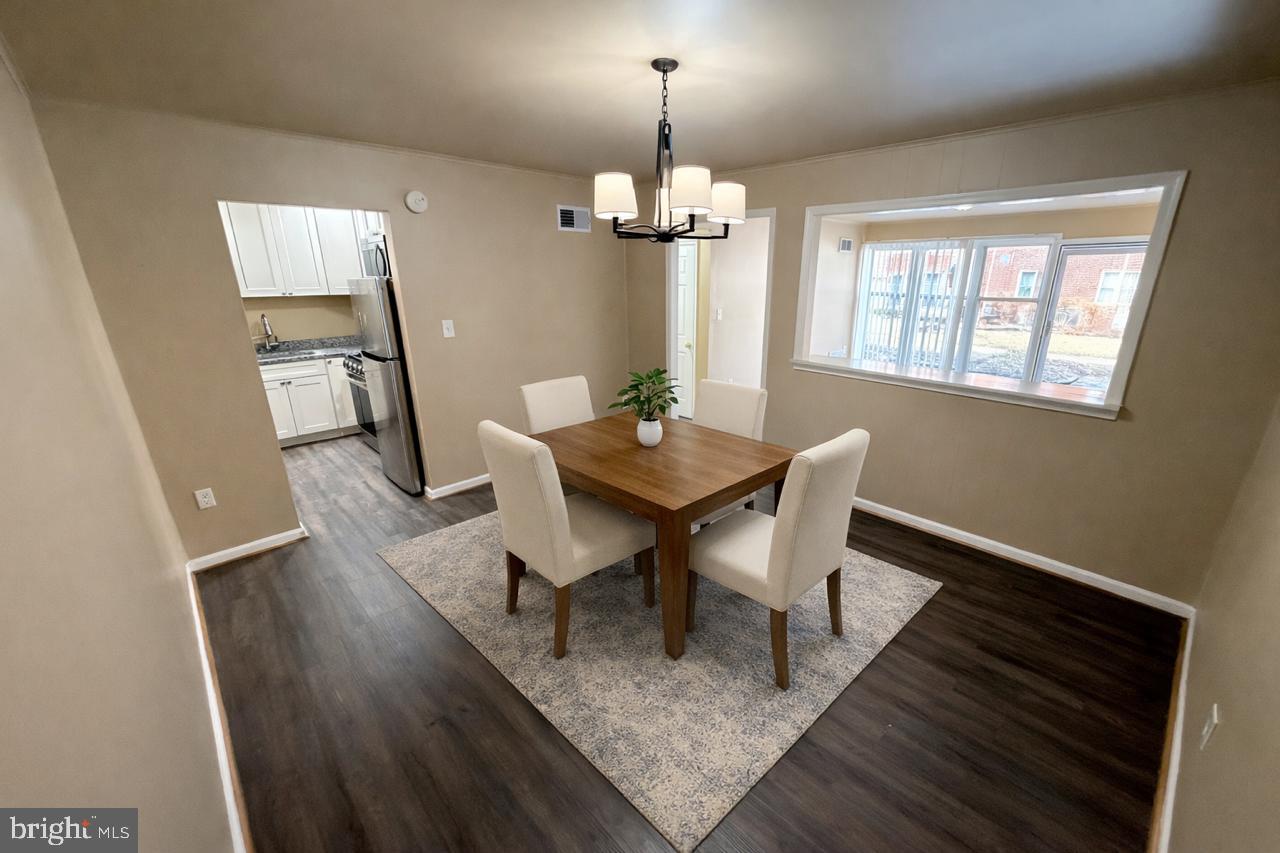 Dining room - AI staged
