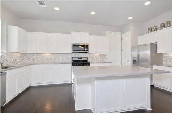 $2,800 | 1610 Arcilla Street, Austin, TX 78741