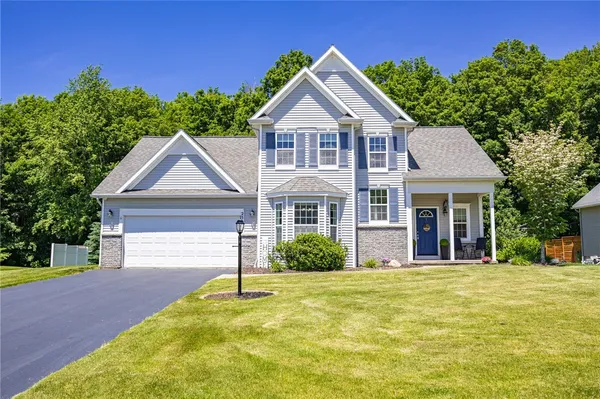 $399,900 | 230 Woodsview Drive, Webster, NY 14580