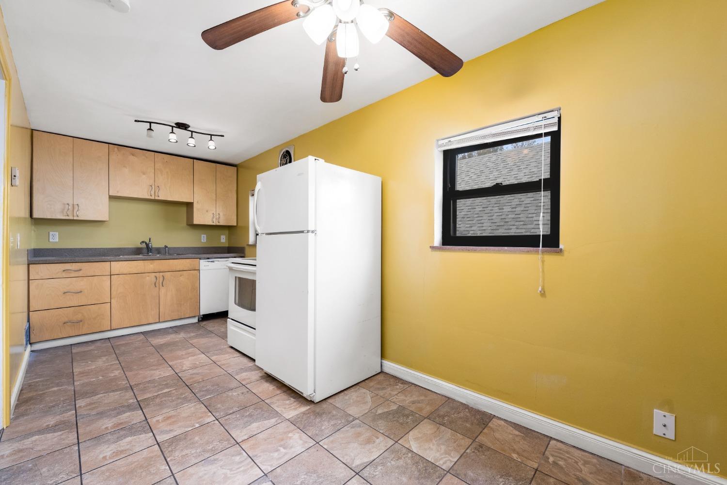 5048 Rapid Run Road Cincinnati, OH 45238 - Photo 18 of 30
