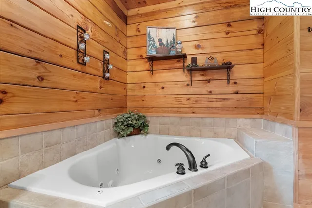 $535,000 | 138 Laurelwood Drive, West Jefferson, NC 28694