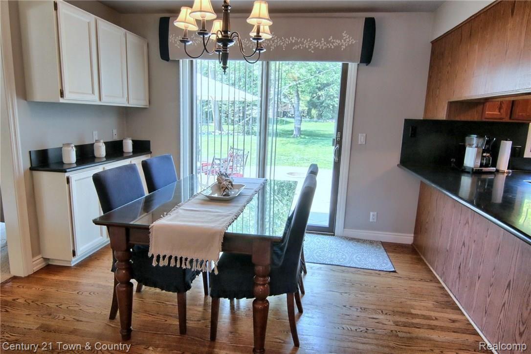 1339 Royal Crescent Street Rochester, MI 48306 - Photo 15 of 29 Breakfast_Nook.jpg