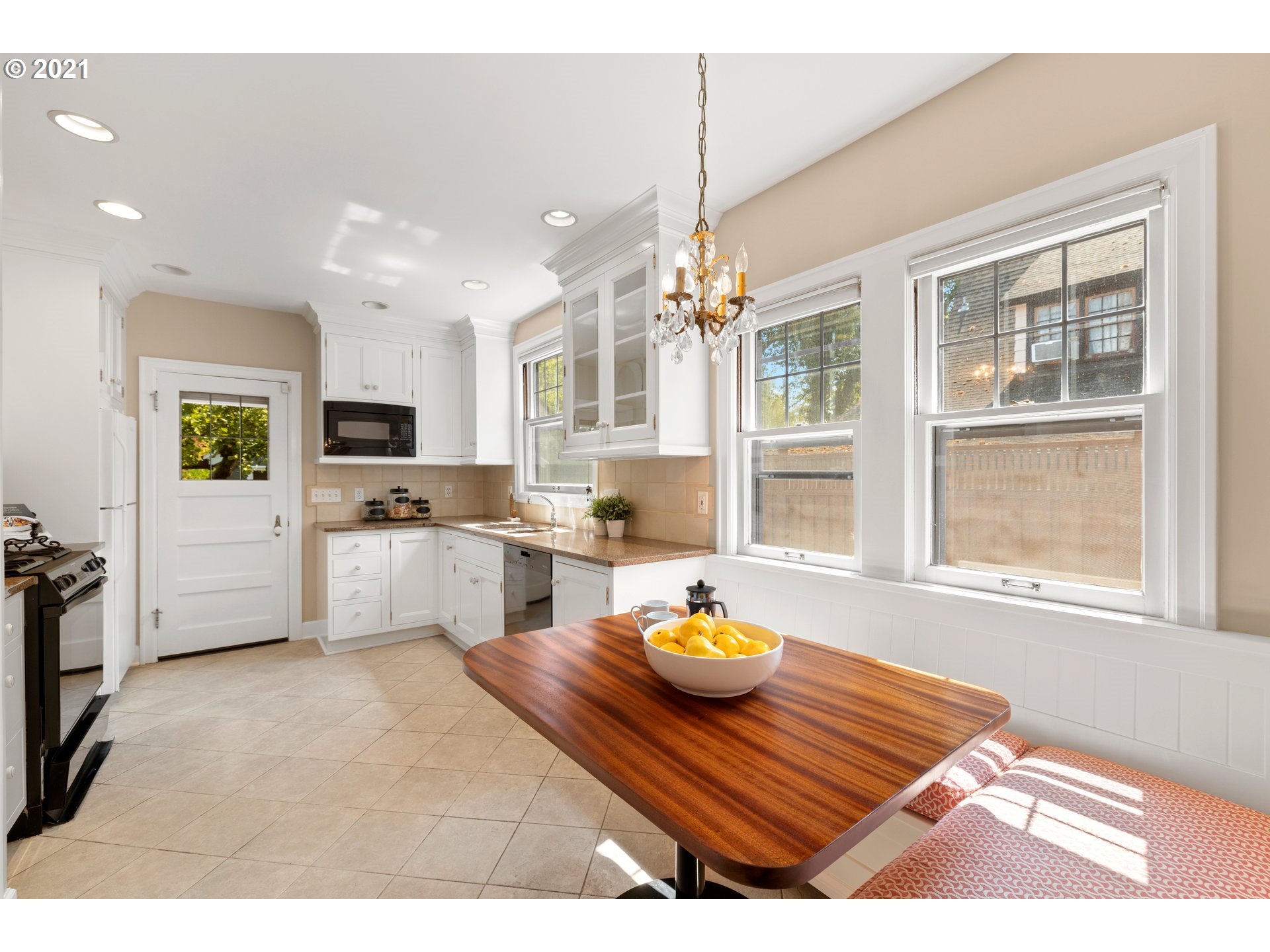 7932 Southeast Reed College Place Portland, OR 97202 - Photo 11 of 32 Gallery Image 11