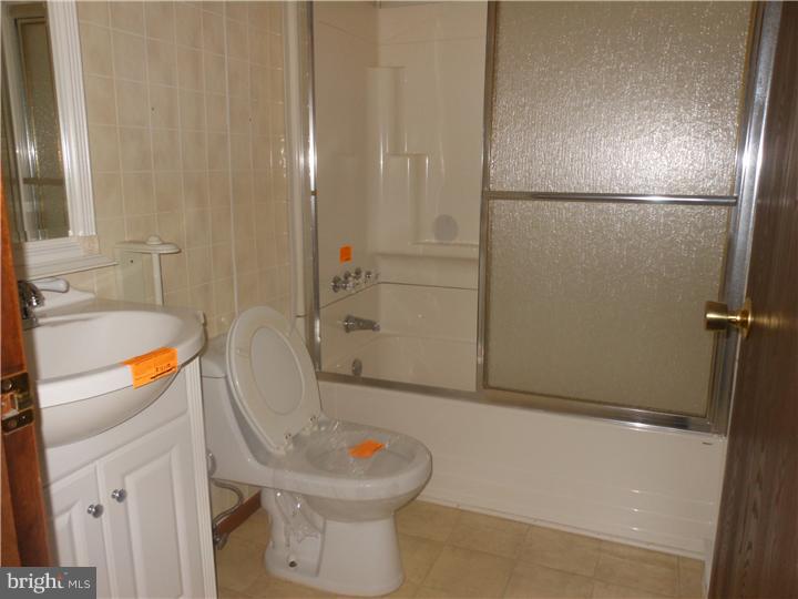 1049 Kearsley Road Sicklerville, NJ 08081 - Photo 6 of 14 Bathroom