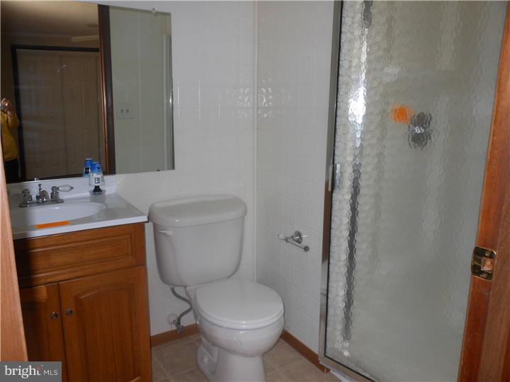 1049 Kearsley Road Sicklerville, NJ 08081 - Photo 7 of 14 Master Bathroom