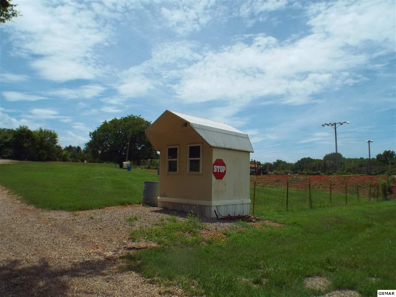558 East Dumplin Valley Road Kodak, TN 37764 - Photo 10 of 12