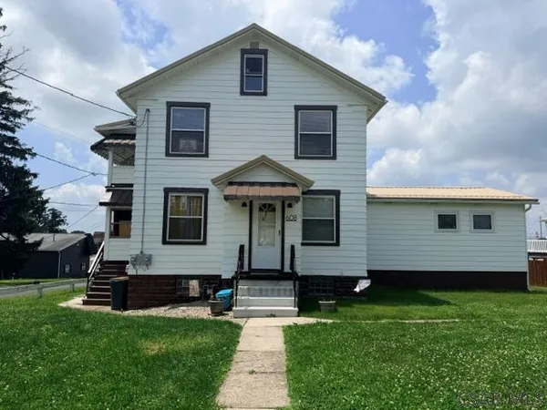 $1,295 | 608 Lamberd Avenue, Unit 2, Johnstown, PA 15904