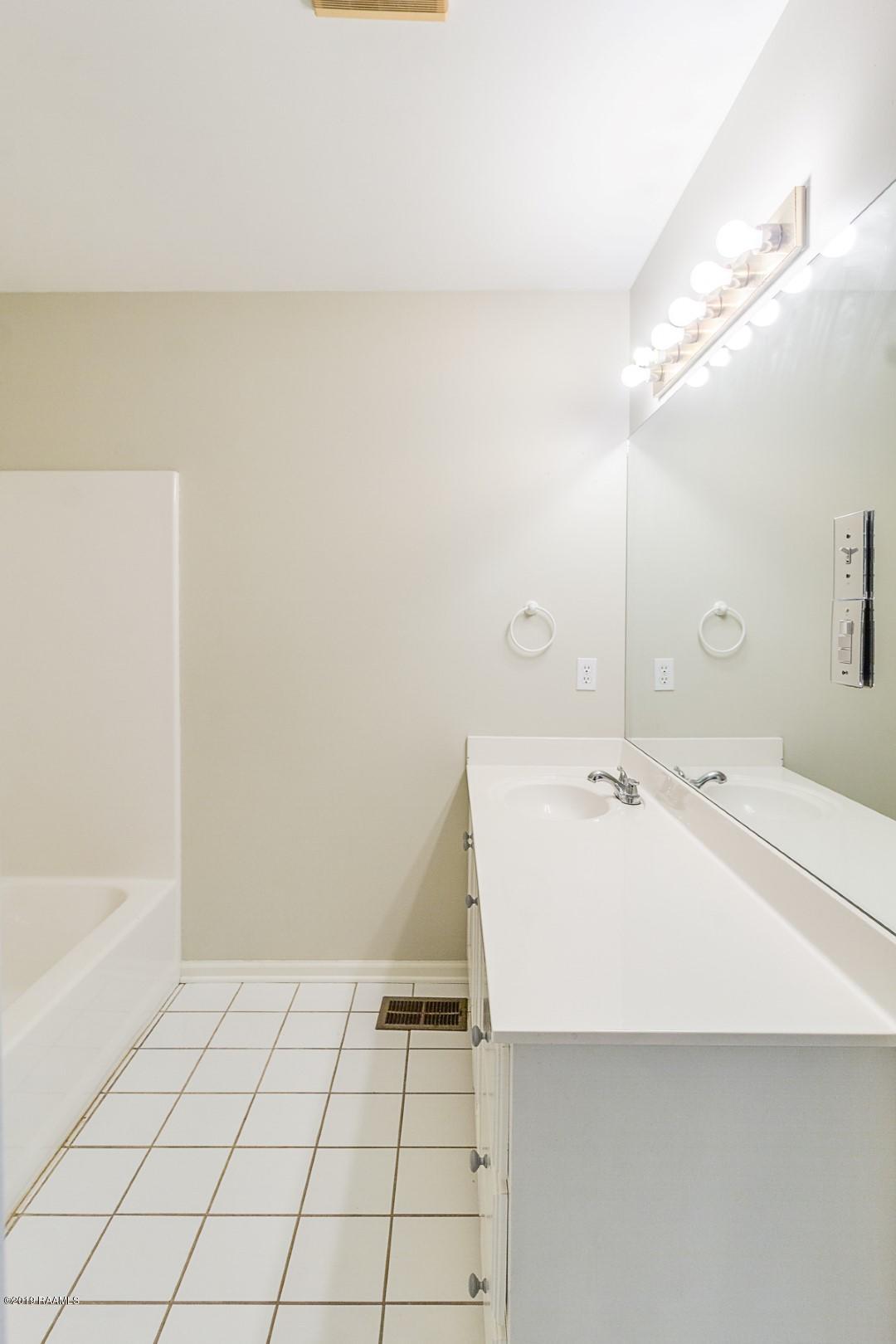 115 Aaron Drive Lafayette, LA 70508 - Photo 18 of 32 115 Aaron-6168
