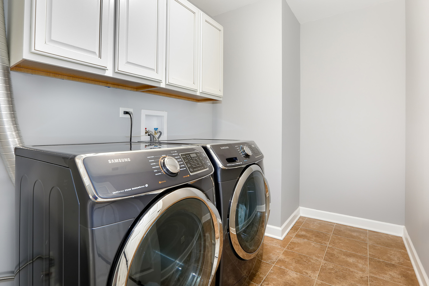 2827 Church Road Aurora, IL 60502 - Photo 22 of 30 a utility room with dryer and washer