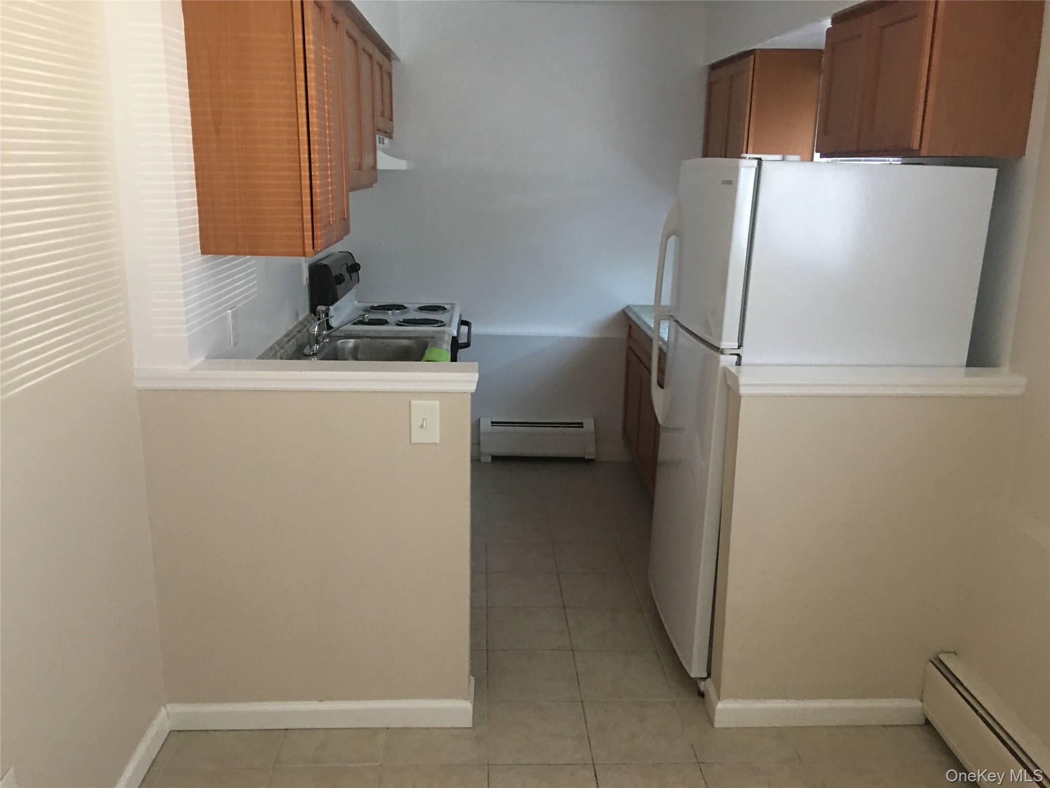 20 Peddler Hill Road, Unit 2002 Monroe, NY 10950 - Photo 8 of 17 Galley kitchen separated from dining room by half wall.