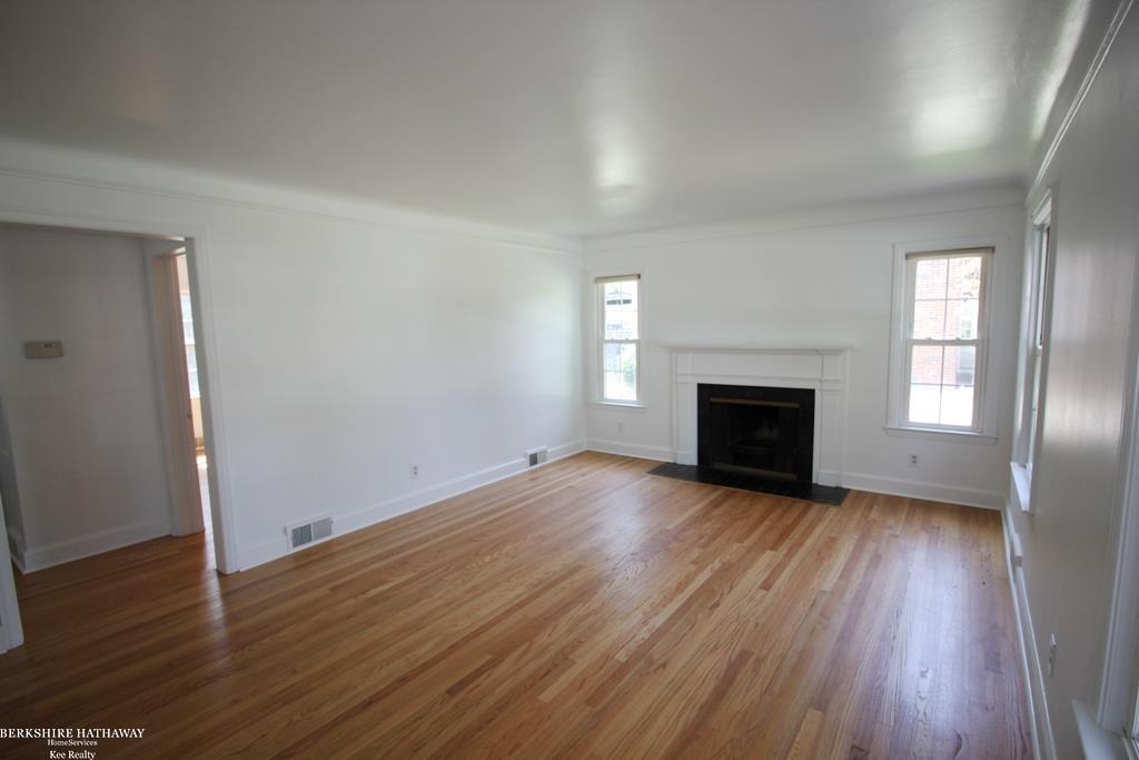1583 Hawthorne Road Grosse Pointe Woods, MI 48236 - Photo 7 of 30