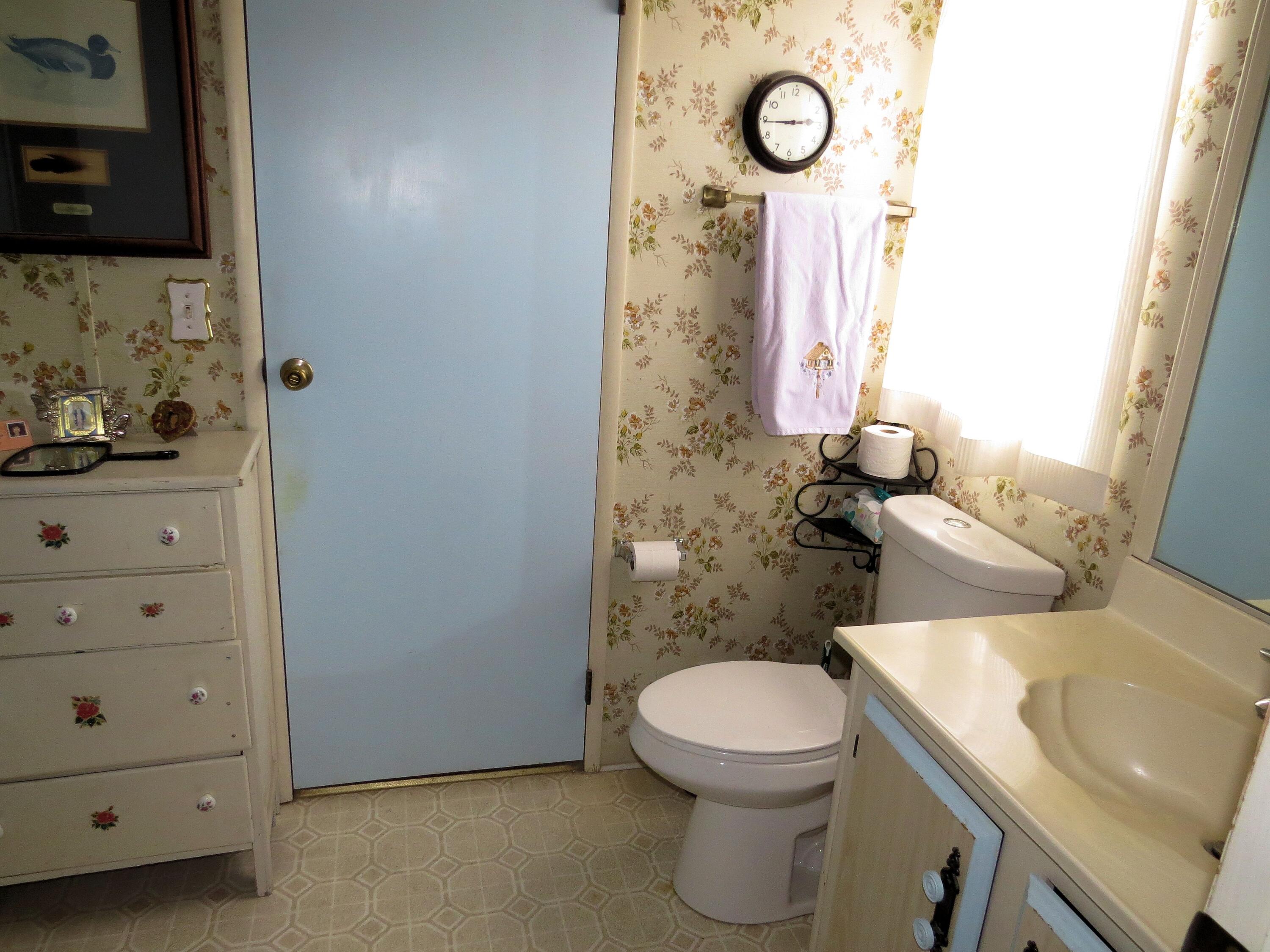 34980 Serenade Thousand Palms, CA 92276 - Photo 22 of 37 a bathroom with a toilet a sink and a mirror