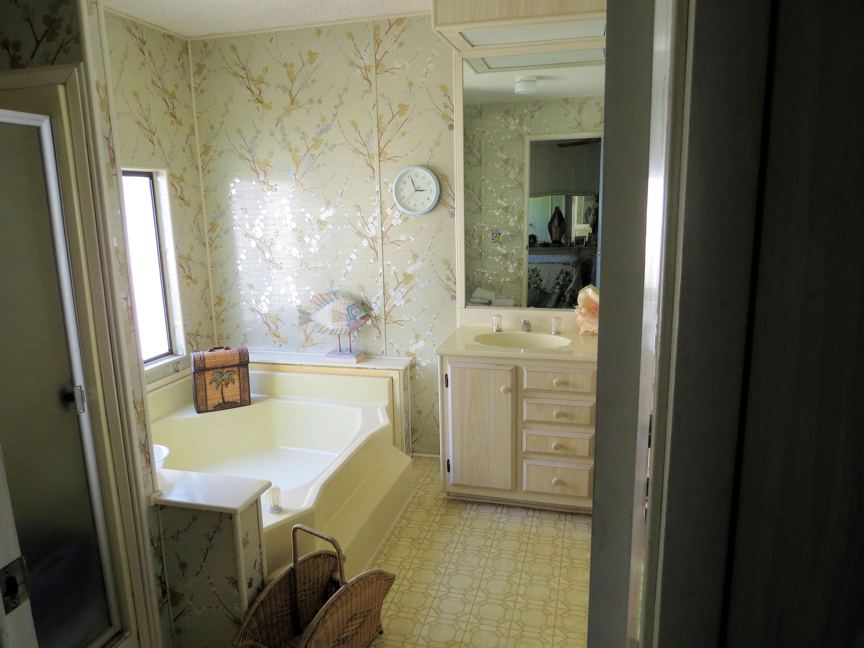 34980 Serenade Thousand Palms, CA 92276 - Photo 29 of 37 a bathroom with a sink a tub and a mirror