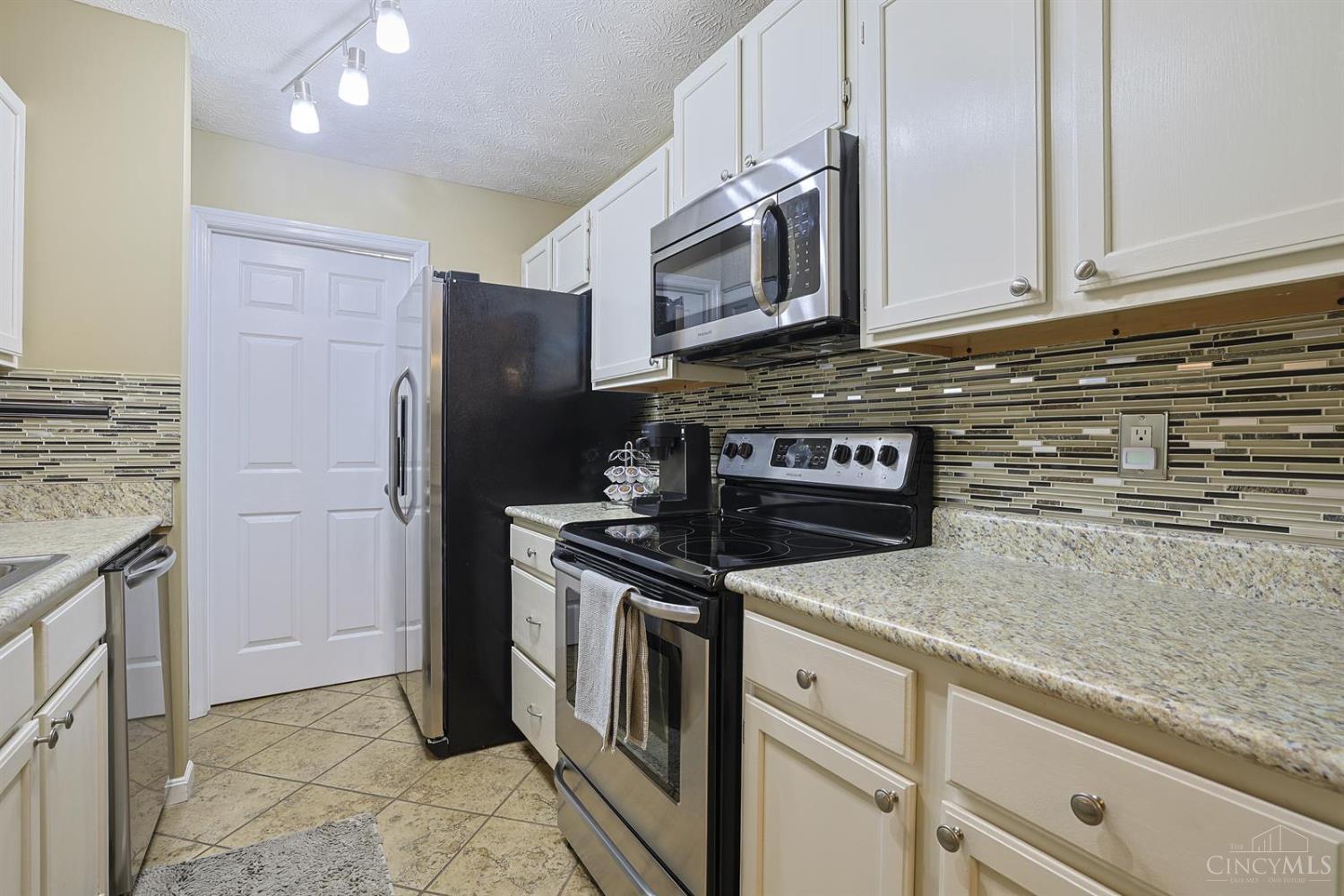 7394 Ridgepoint Drive, Unit 2 Cincinnati, OH 45230 - Photo 12 of 31 Gallery Image 12