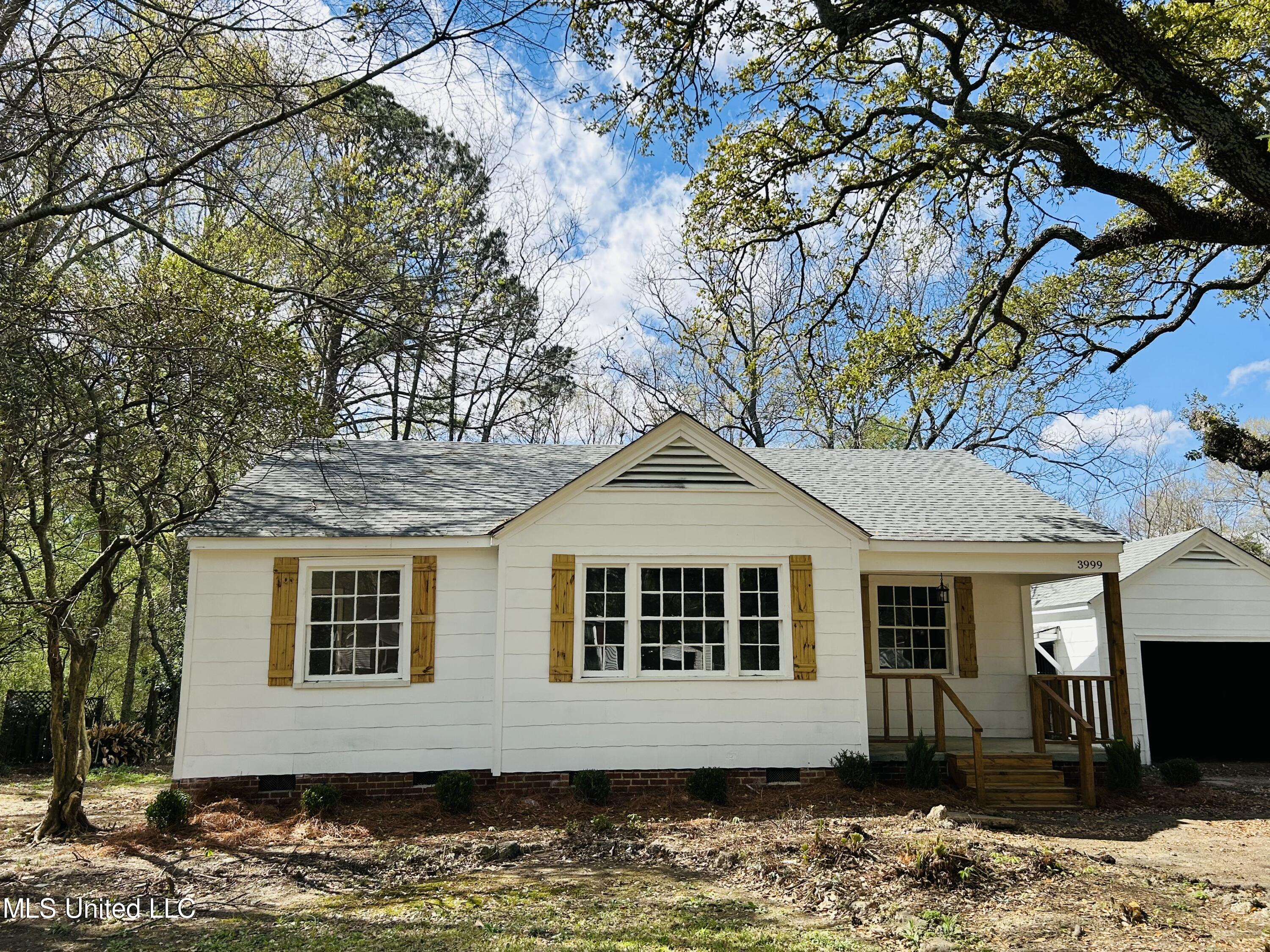 3999 Hanging Moss Road Jackson, MS 39206 - Photo 1 of 16 Front
