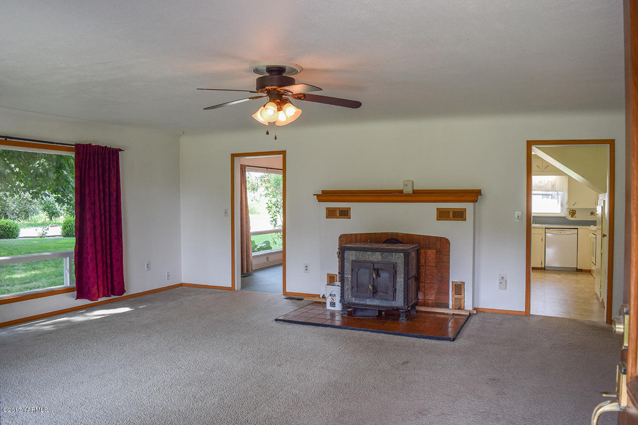 1001 Division Road Zillah, WA 98953 - Photo 2 of 24 a view of a livingroom with a fireplace and window