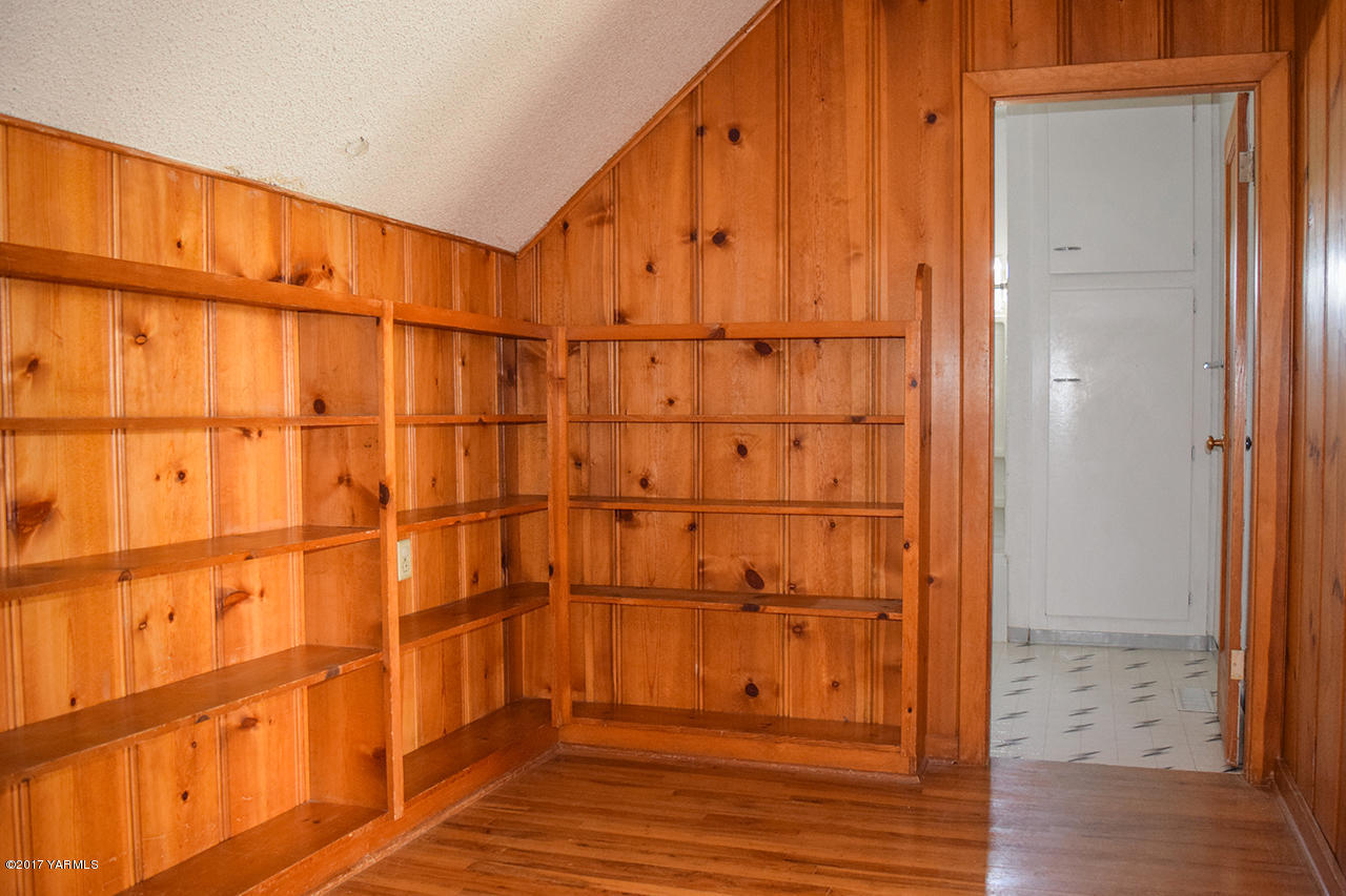 1001 Division Road Zillah, WA 98953 - Photo 17 of 24 a view of a wooden door