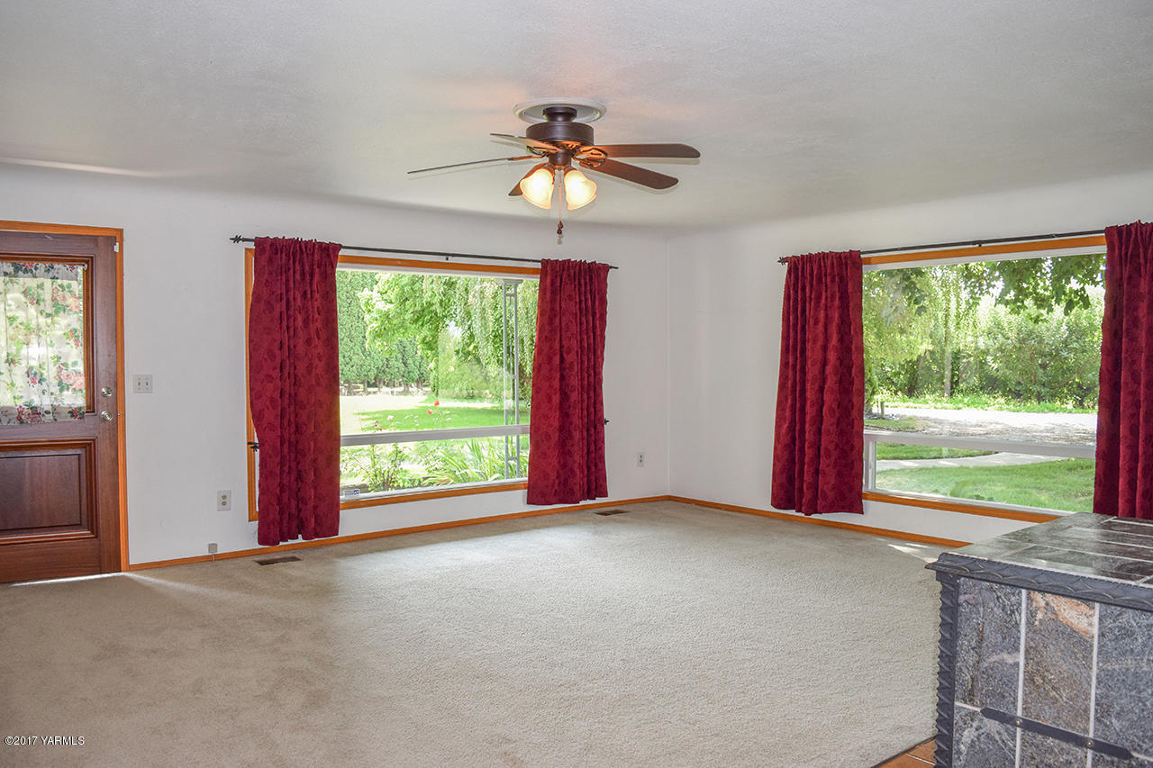 1001 Division Road Zillah, WA 98953 - Photo 3 of 24 a view of an empty room with a window
