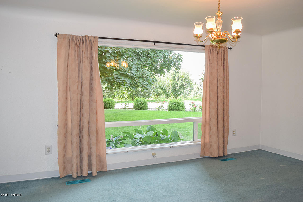 1001 Division Road Zillah, WA 98953 - Photo 4 of 24 a view of livingroom with furniture wooden floor and window