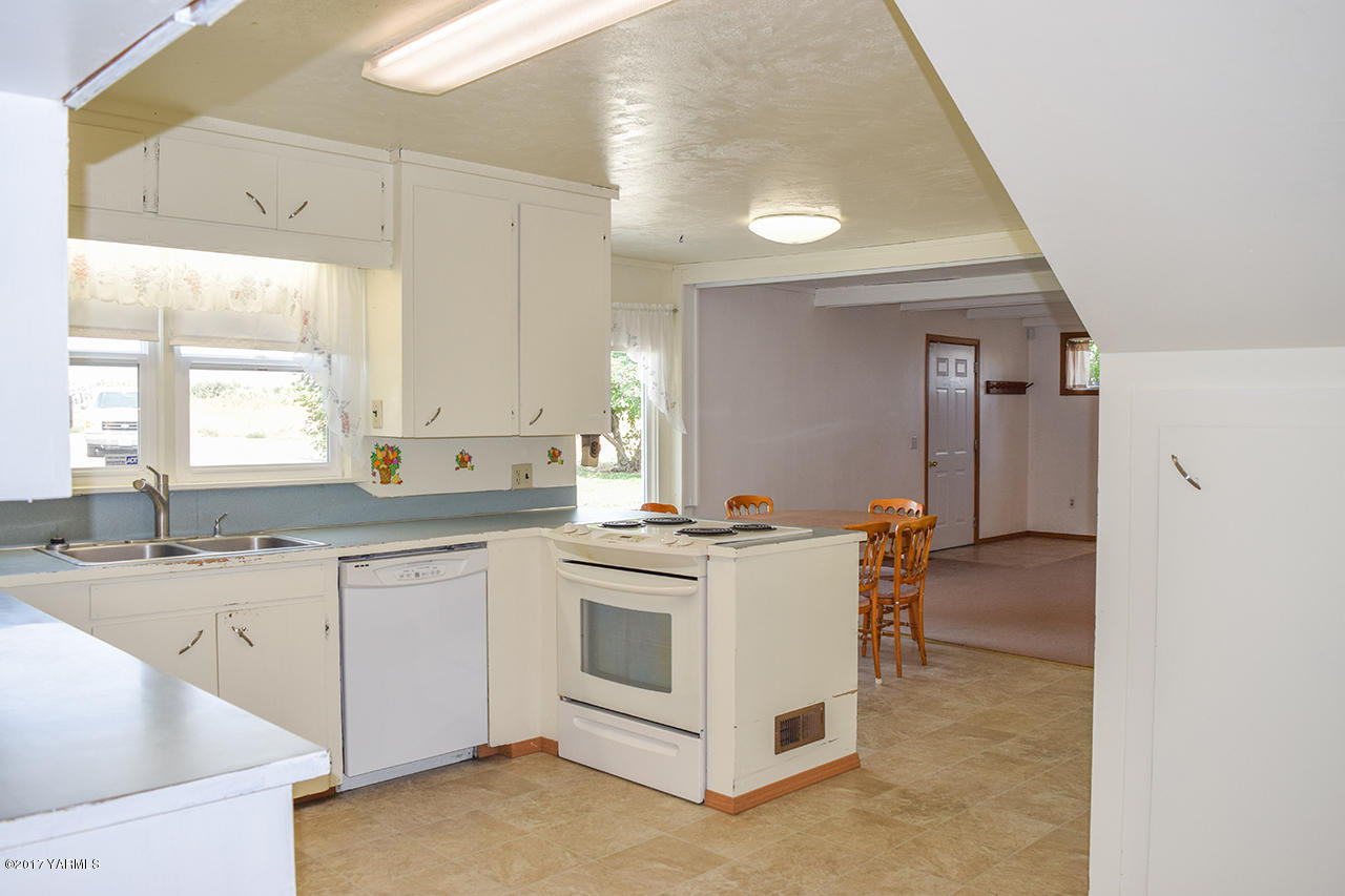1001 Division Road Zillah, WA 98953 - Photo 6 of 24