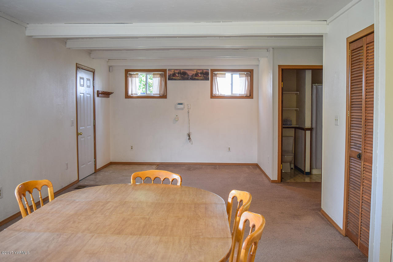1001 Division Road Zillah, WA 98953 - Photo 8 of 24 a view of a room with windows