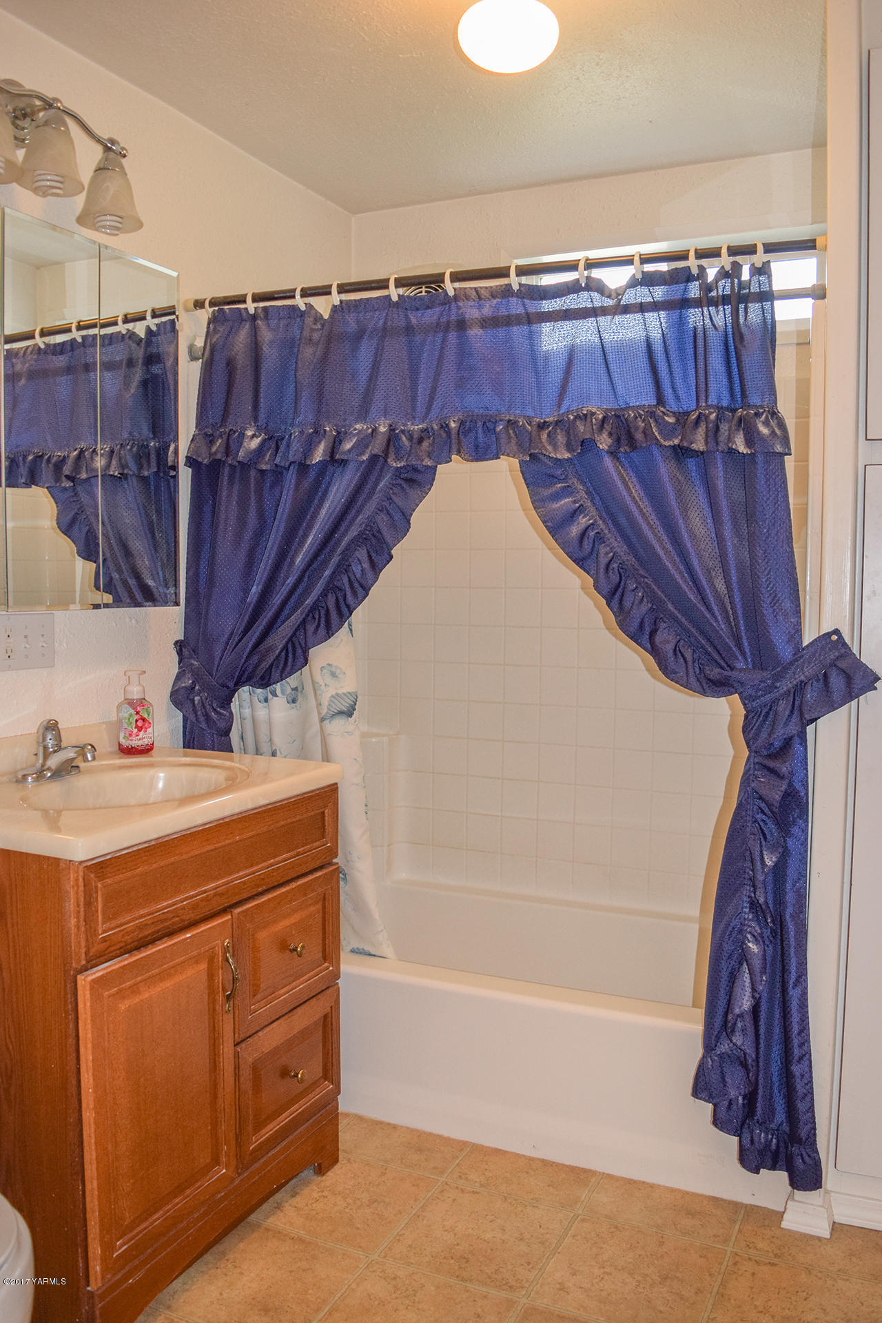 1001 Division Road Zillah, WA 98953 - Photo 10 of 24 a bathroom with a bathtub and a shower
