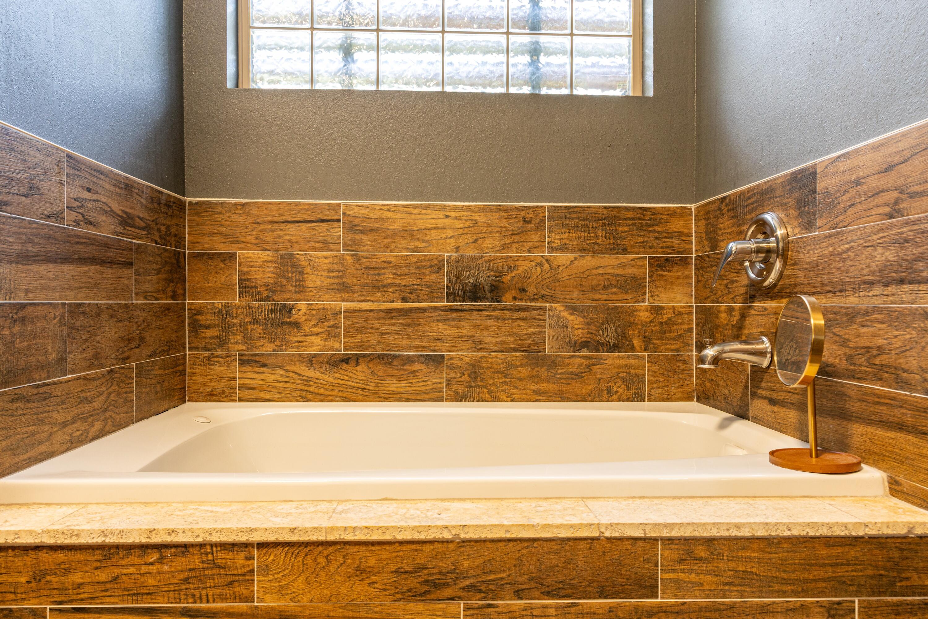 981 East Chestnut Avenue Crestview, FL 32539 - Photo 26 of 64 a bathroom with a bathtub and shower
