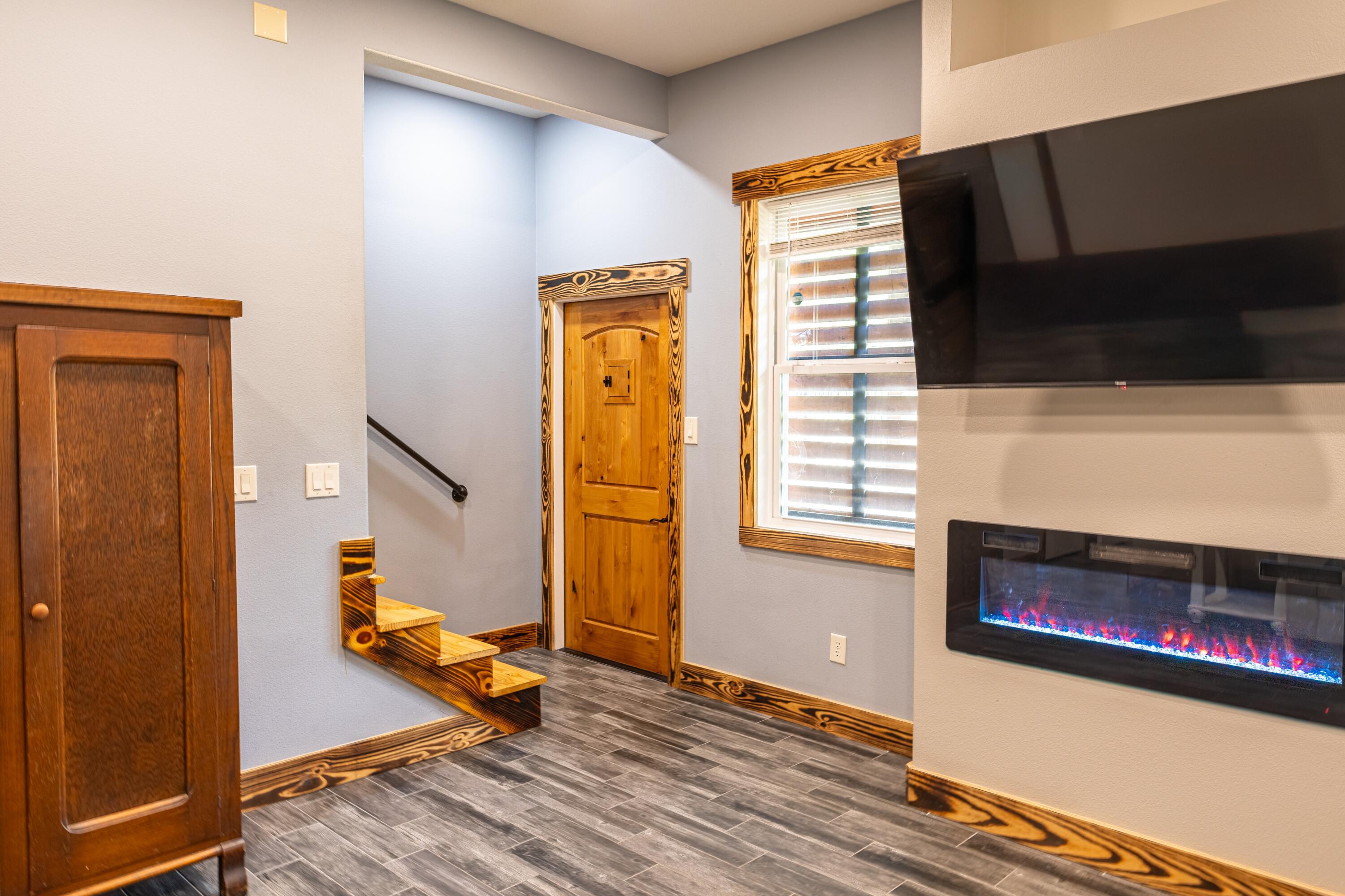 981 East Chestnut Avenue Crestview, FL 32539 - Photo 29 of 64 a view of a livingroom with furniture and a window