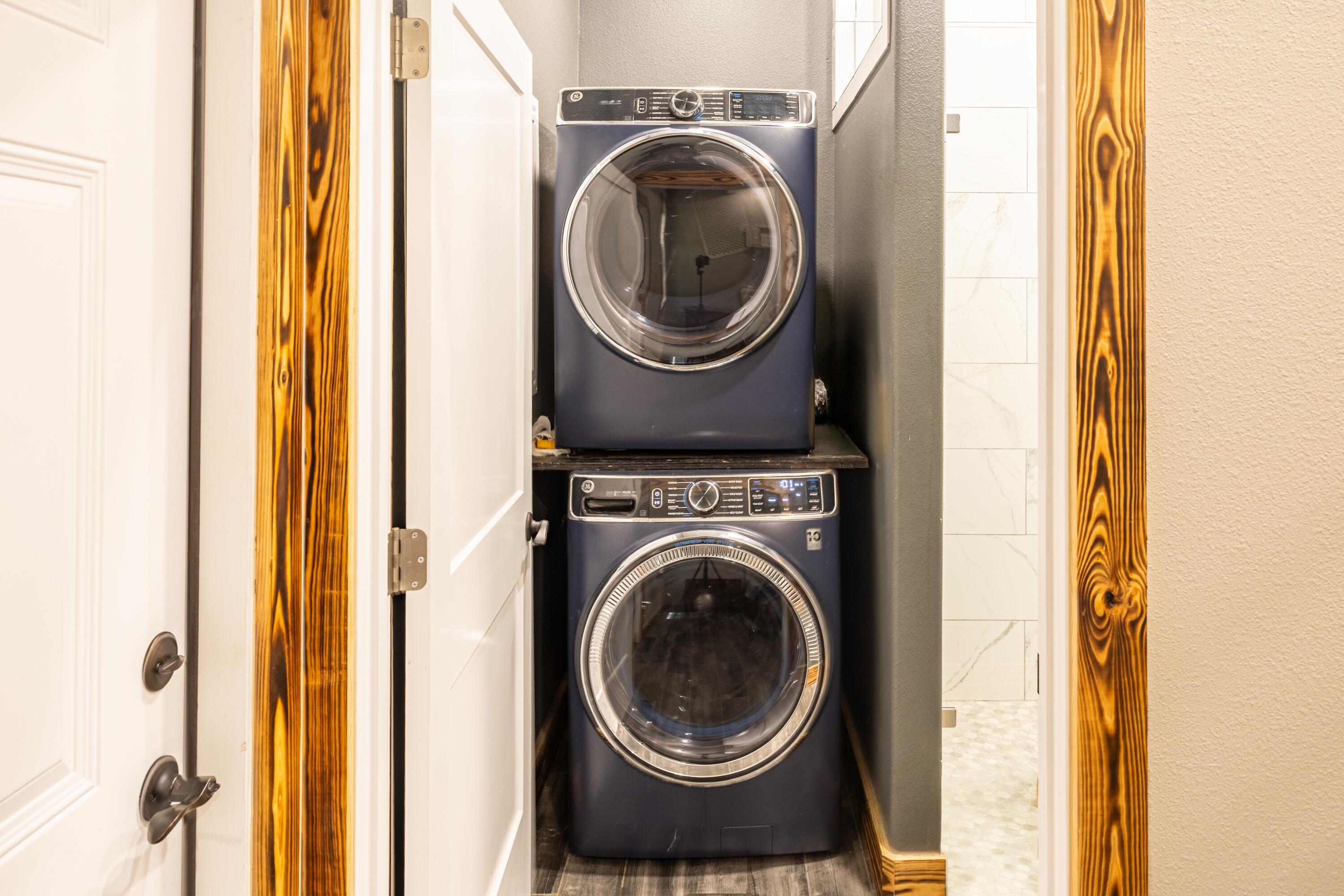 981 East Chestnut Avenue Crestview, FL 32539 - Photo 37 of 64 a view of washer and dryer in a utility room