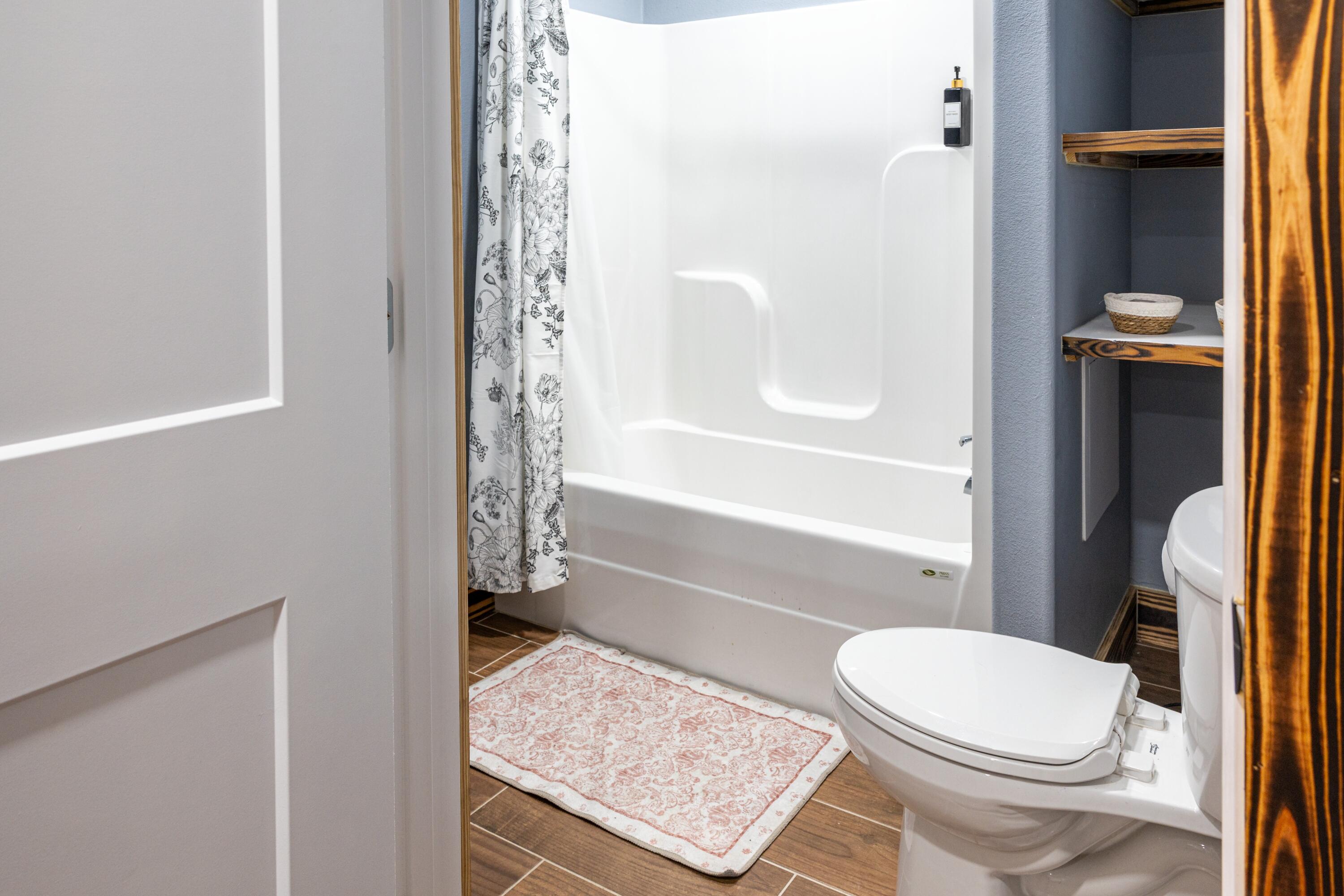 981 East Chestnut Avenue Crestview, FL 32539 - Photo 57 of 64 a bathroom with a toilet a sink and shower