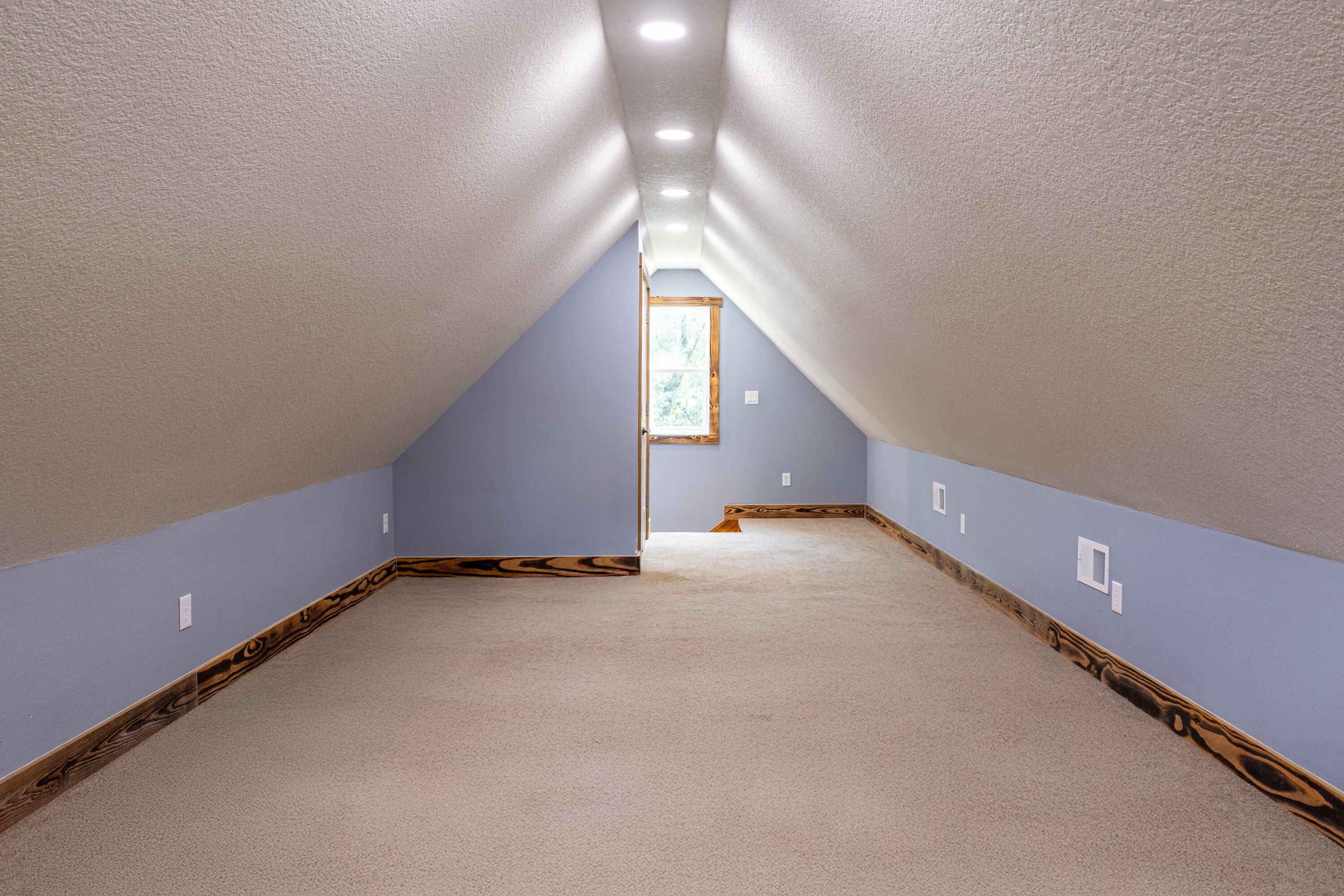 981 East Chestnut Avenue Crestview, FL 32539 - Photo 62 of 64 a view of an empty room with a window