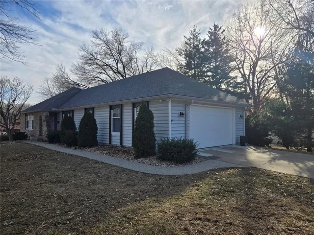 $319,900 | 4900 Norwood Court, Kansas City, MO 64133