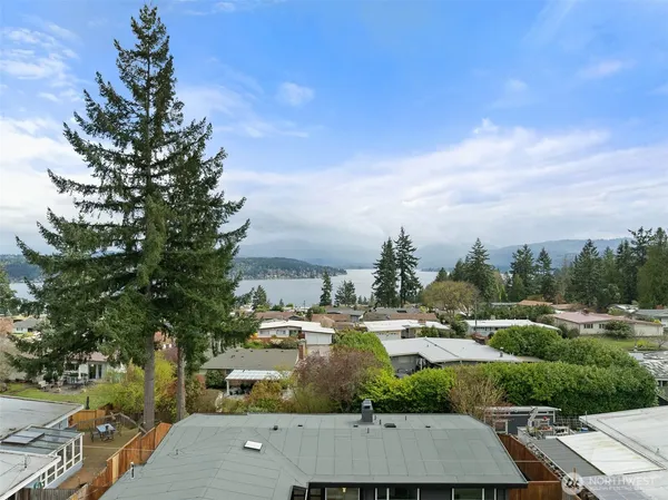 $1,850,000 | 16807 Northeast 6th Place, Bellevue, WA 98008