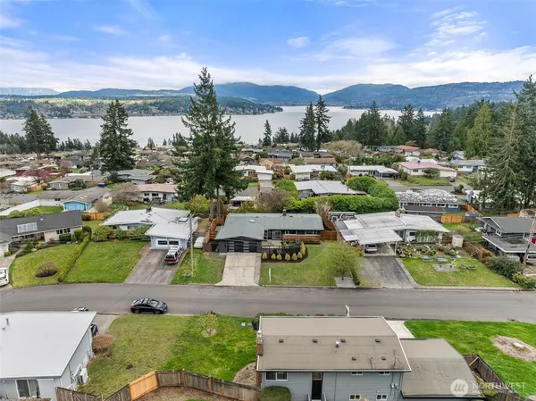 $1,850,000 | 16807 Northeast 6th Place, Bellevue, WA 98008