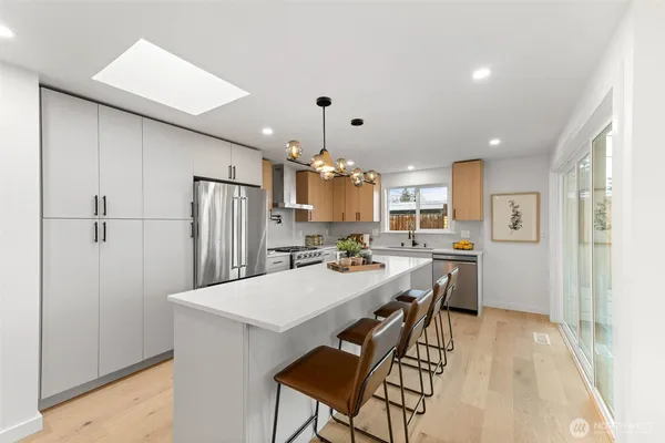 $1,850,000 | 16807 Northeast 6th Place, Bellevue, WA 98008