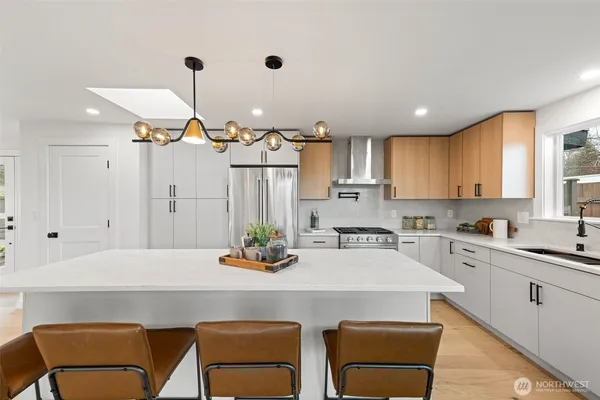 $1,850,000 | 16807 Northeast 6th Place, Bellevue, WA 98008