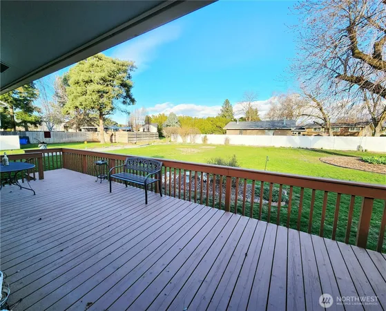 a view of a house with backyard and porch