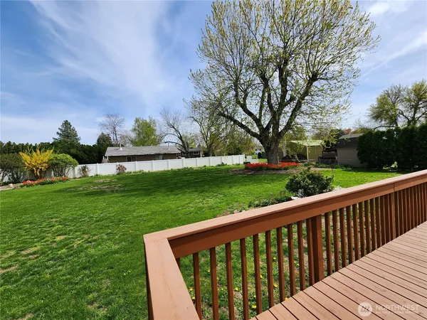 $515,000 | 114 Northeast Cedar Avenue, College Place, WA 99324