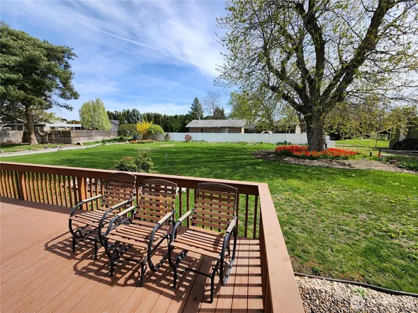 $515,000 | 114 Northeast Cedar Avenue, College Place, WA 99324