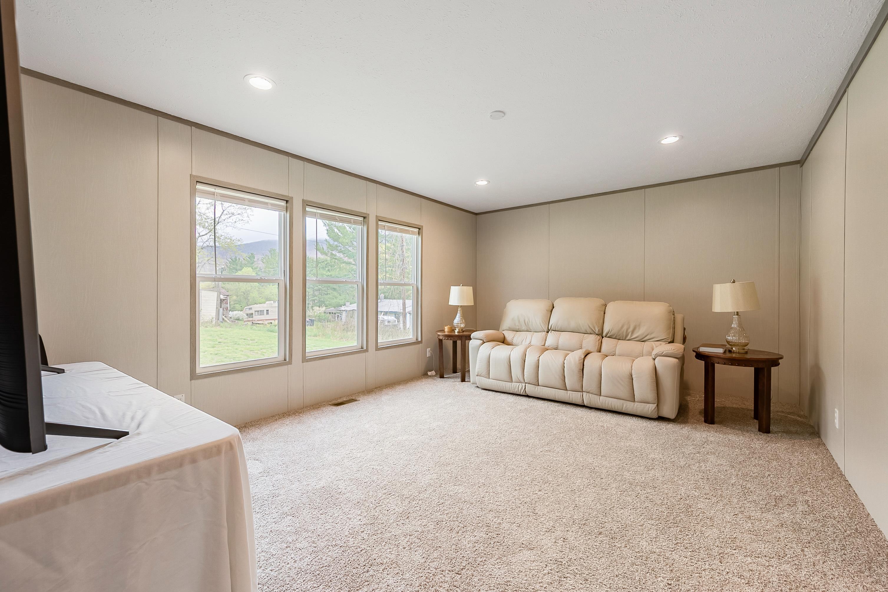 129 Burton Road Narrows, VA 24124 - Photo 33 of 67 Gallery Image 33