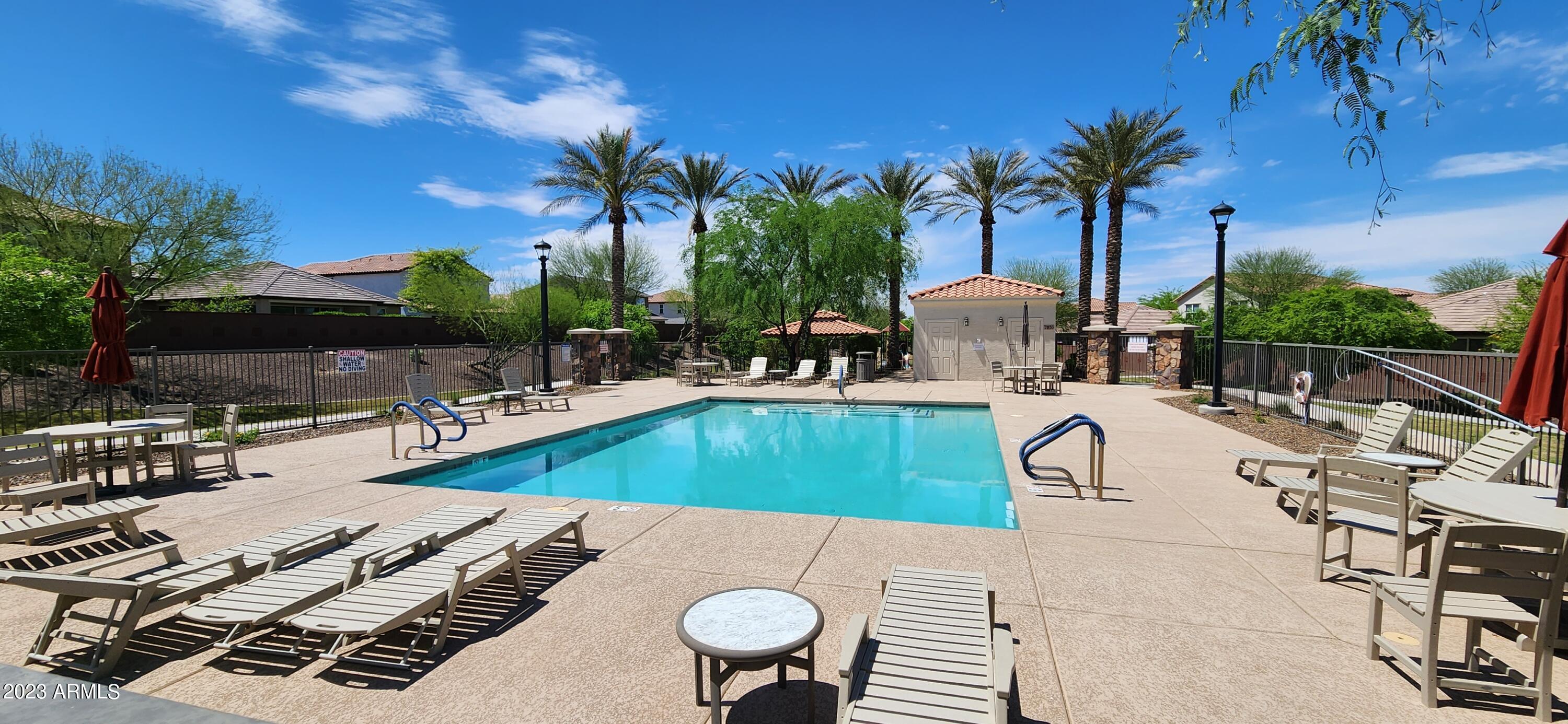 725 East Harwell Road Phoenix, AZ 85042 - Photo 3 of 51 20230413_120830