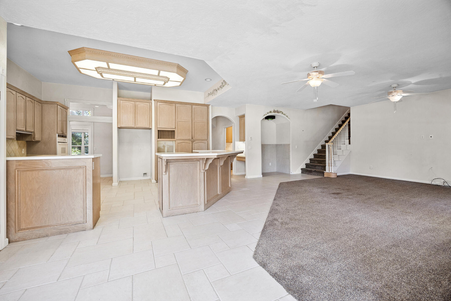 1163 North Belmont Road Exeter, CA 93221 - Photo 25 of 81 25 - Breakfast Nook (View into kitchen &