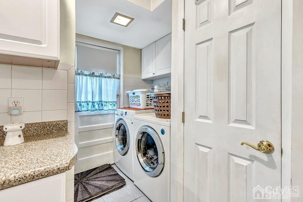 122 Vineyard Road Edison, NJ 08817 - Photo 10 of 24 a utility room with sink dryer and washer