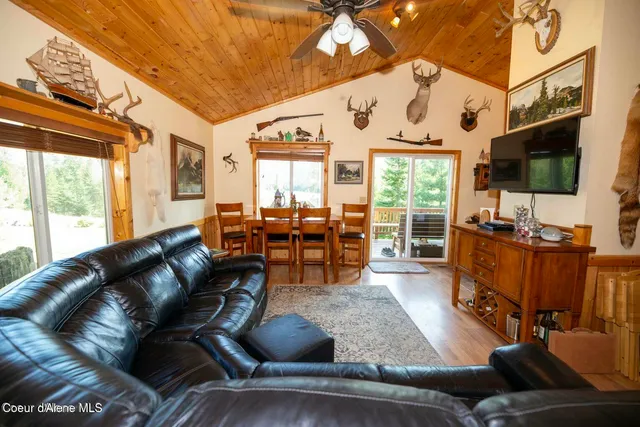 $1,250,000 | 937 Chase Lake Road, Priest River, ID 83856