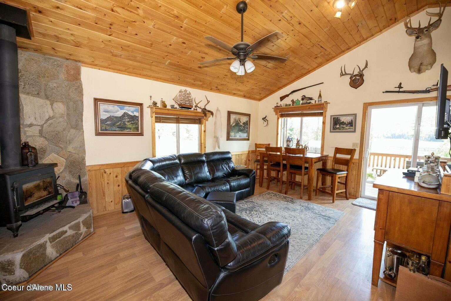 937 Chase Lake Road Priest River, ID 83856 - Photo 12 of 49 Living room
