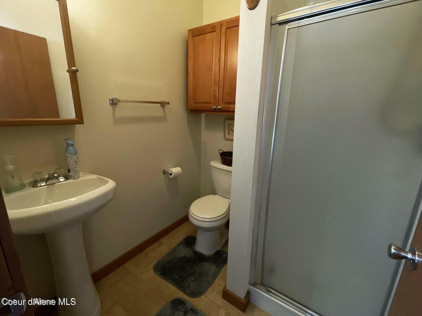 937 Chase Lake Road Priest River, ID 83856 - Photo 27 of 49 Apartment Bath