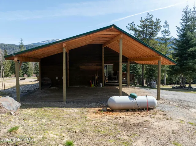 $1,250,000 | 937 Chase Lake Road, Priest River, ID 83856