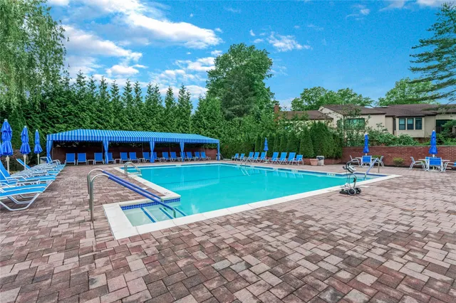 $1,980,000 | 291 Starling Court, Manhasset, NY 11030