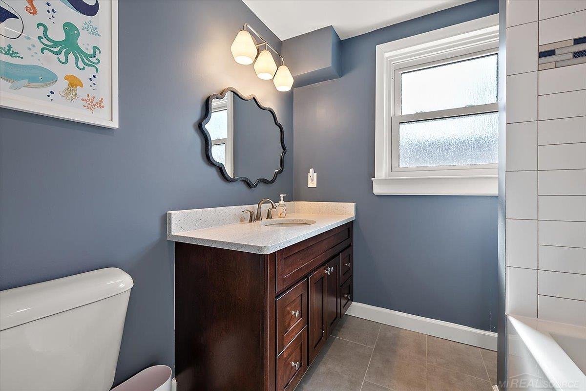 1600 Oxford Road Grosse Pointe, MI 48236 - Photo 25 of 50 50184772-efa8ca30-d255-4c82-843b-d64803819f11.JPG